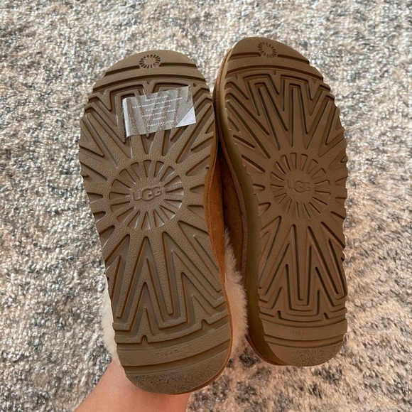 Ugg Chestnut Slippers SZ 6 - Picture 3 of 5